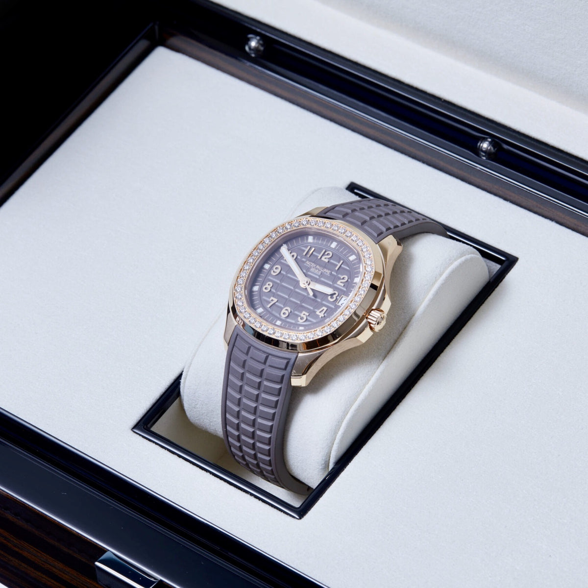 Aquanaut Luce 39mm 5268/200R-010 Rose Gold Taupe Brown Dial Diamond Bezel