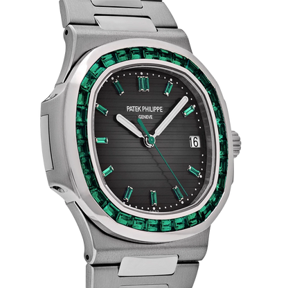 Nautilus 40mm 5711/113P-001 Platinum Charcoal Gray Dial Emerald Bezel